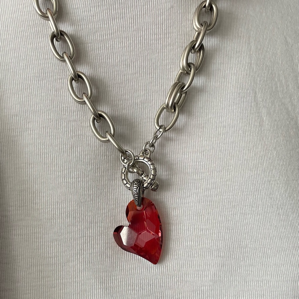 Floating heart pendant chain necklace. 20 inches in length excluding the clasp.